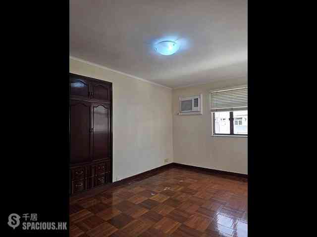 Happy Valley - Antonia House 03