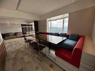 The Peak - La Hacienda Block B 03