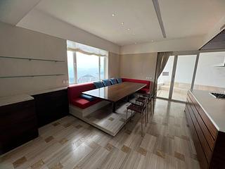 The Peak - La Hacienda Block B 10