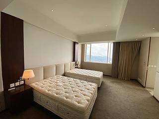 The Peak - La Hacienda Block B 12