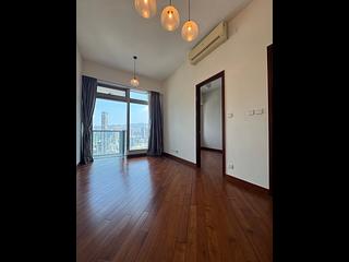 Wan Chai - The Avenue Phase 2 Block 3 04