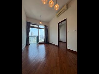 Wan Chai - The Avenue Phase 2 Block 3 05