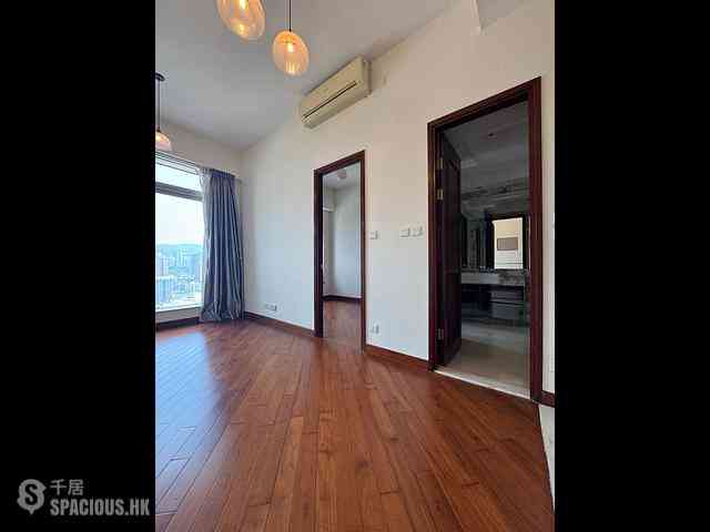 Wan Chai - The Avenue Phase 2 Block 3 08