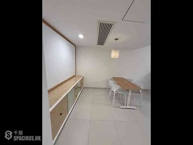 Wan Chai - Convention Plaza Apartments 02