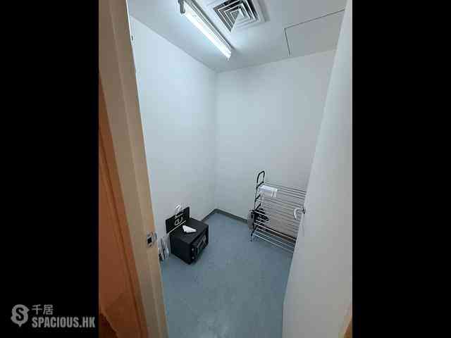 Wan Chai - Convention Plaza Apartments 06
