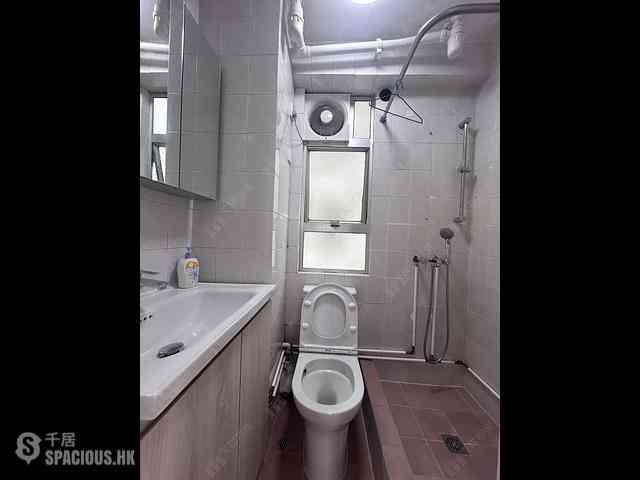 Wan Chai - Causeway Centre Block B 04