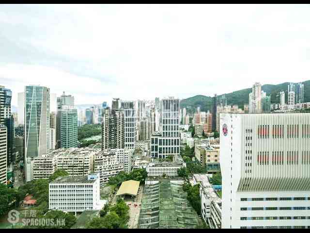 Happy Valley - Caroline Garden 01