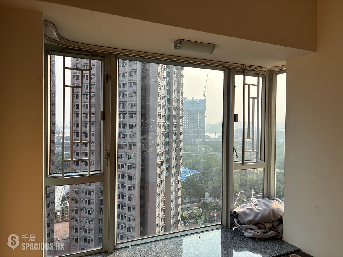 Tai Kok Tsui - Metro Harbour View Phase 1 Block 6 01