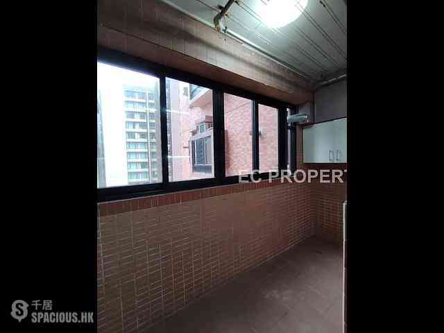 Happy Valley - The Broadville 12