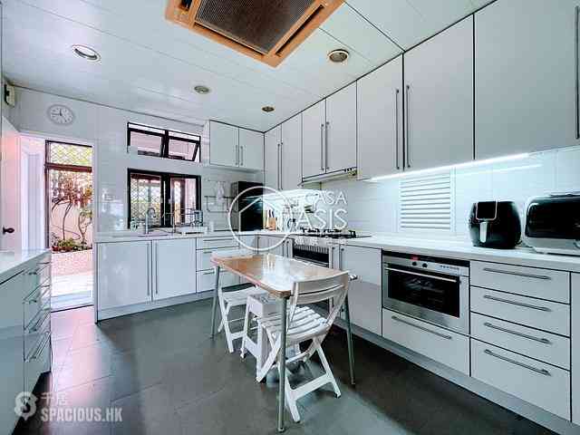 Chung Hom Kok - Pinewaver Villas 06
