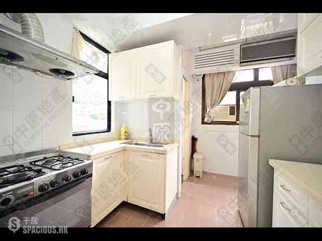 Happy Valley - Holly Court 03