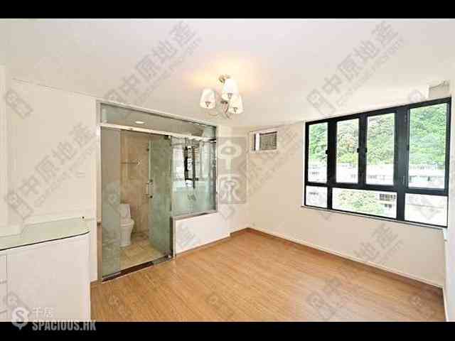 Happy Valley - Holly Court 07