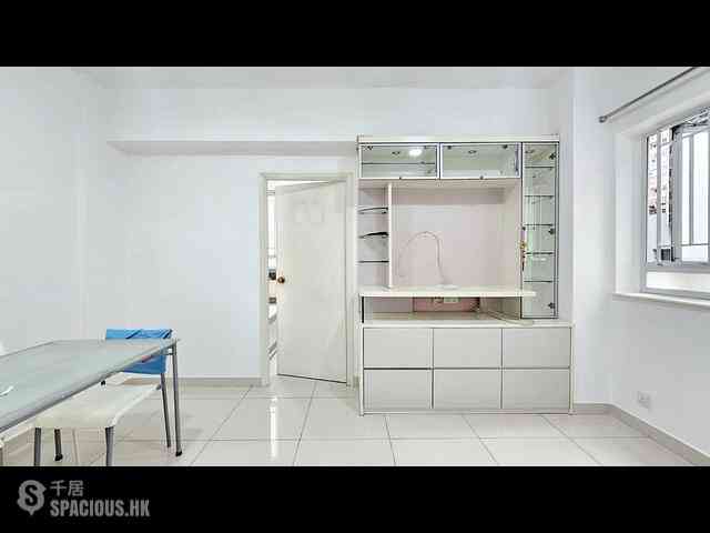 Wan Chai - Kwong Tak Mansion 02