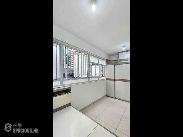 Wan Chai - Kwong Tak Mansion 03