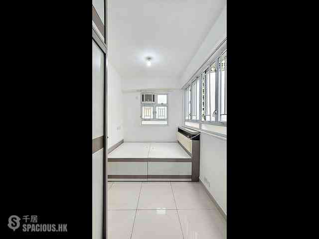 Wan Chai - Kwong Tak Mansion 05