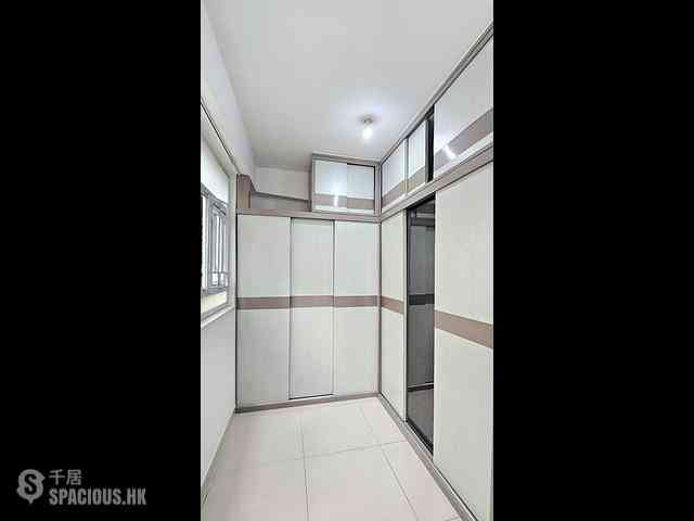 Wan Chai - Kwong Tak Mansion 09