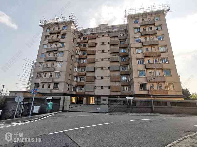 The Peak - Vivian Court 01