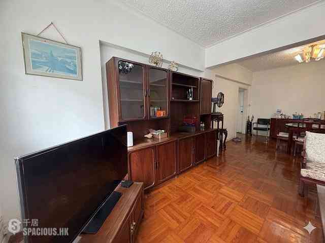Happy Valley - Antonia House 02