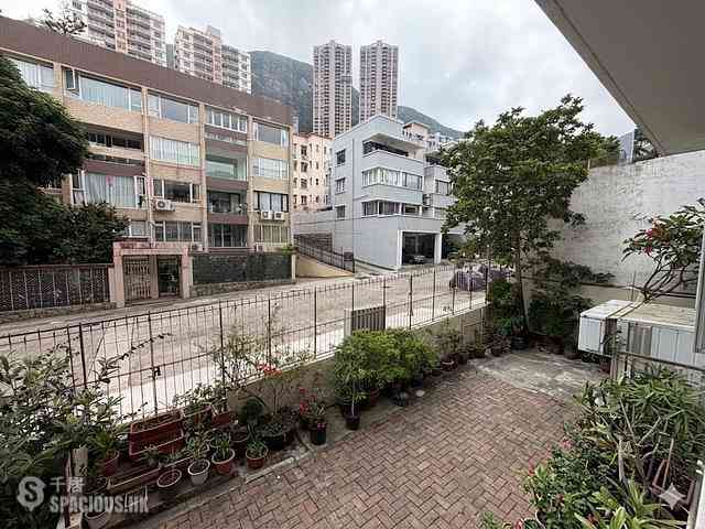 Happy Valley - Antonia House 01