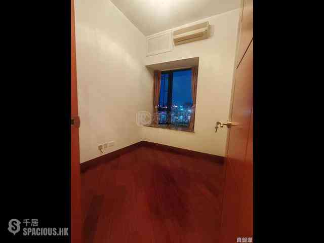 West Kowloon - The Arch Sky Tower (Block 1) 04