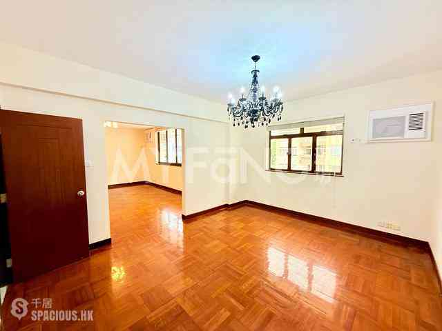 Happy Valley - Antonia House 02