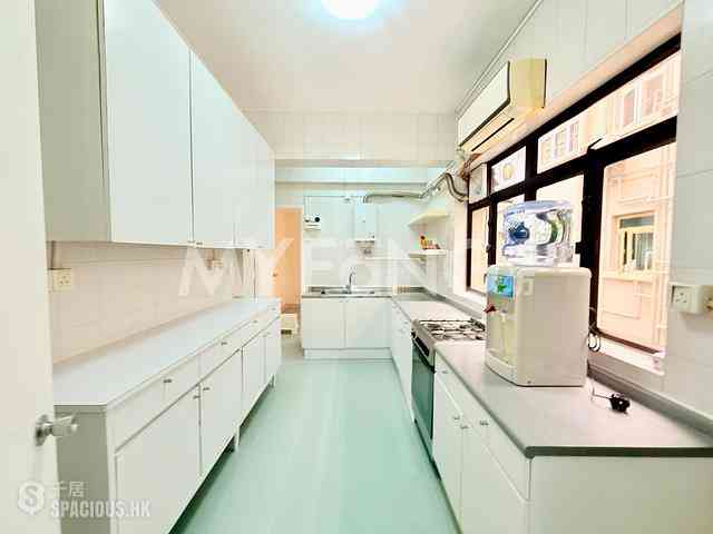 Happy Valley - Antonia House 08