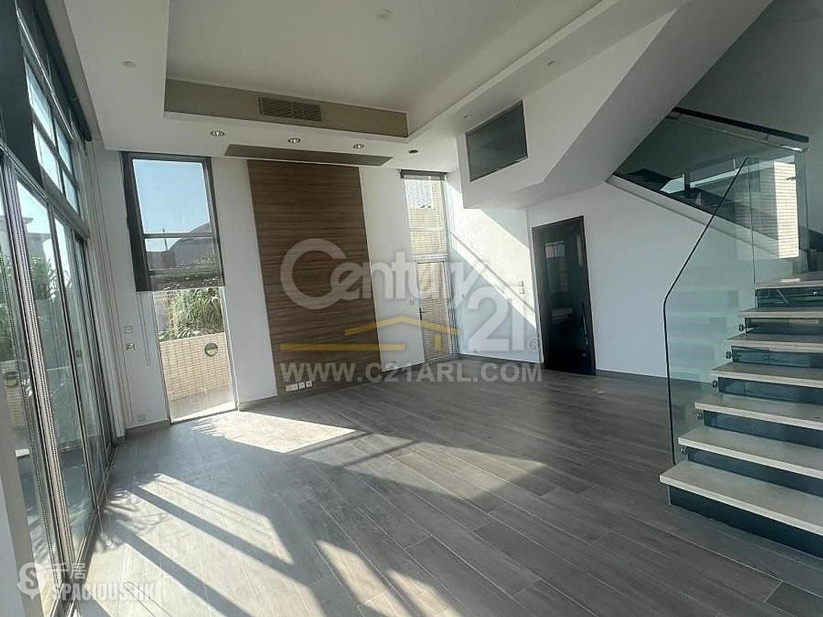 The Peak - Sunshine Villa 01
