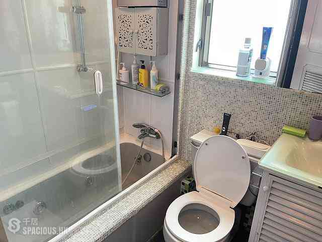 Kwun Tong North - Man Wo Garden Mansion 04