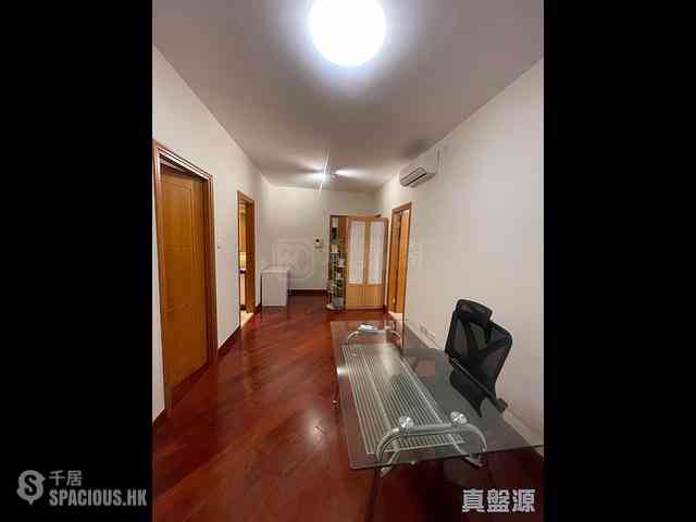 West Kowloon - The Arch Star Tower (Block 2) 01