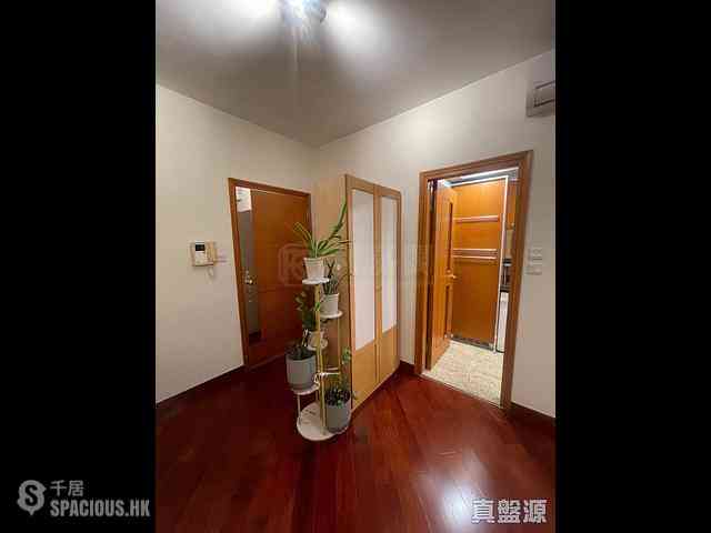 West Kowloon - The Arch Star Tower (Block 2) 02