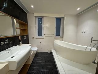 Mid Levels Central - Best View Court Block 68, Macdonnell Road 05