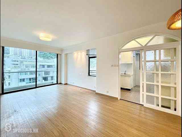 Happy Valley - Holly Court 03