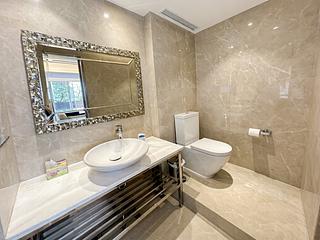 The Peak - Strawberry Hill 20