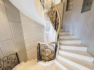 The Peak - Strawberry Hill 10