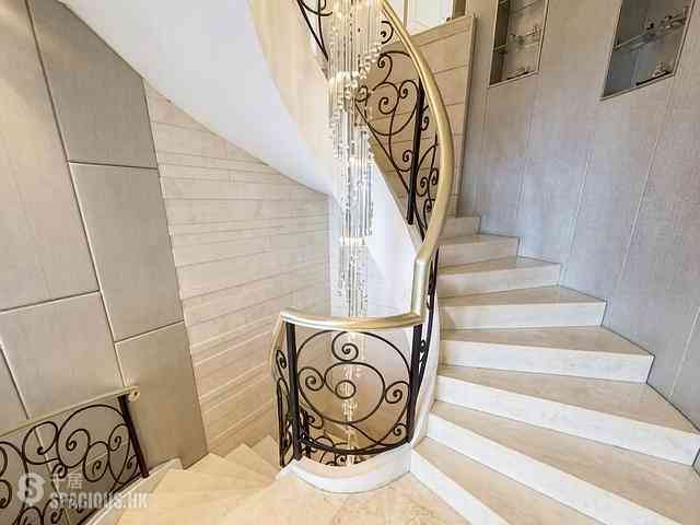 The Peak - Strawberry Hill 10