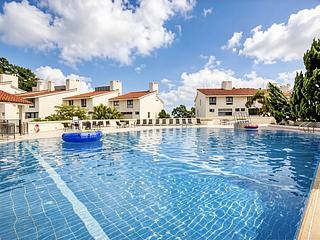 The Peak - Strawberry Hill 24