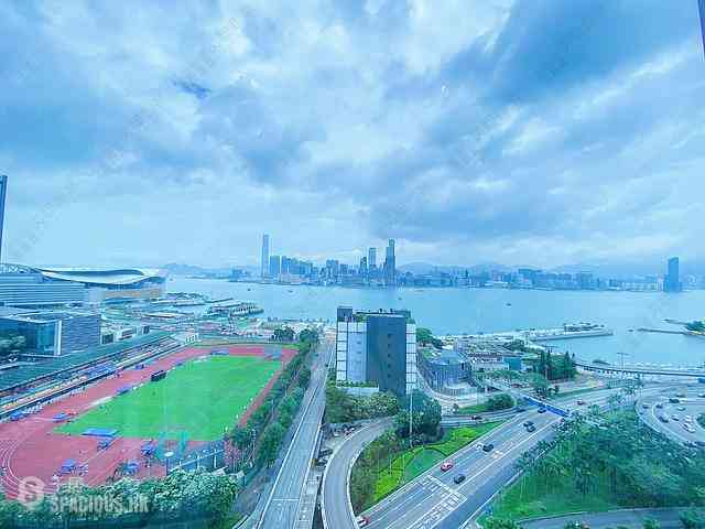 Wan Chai - The Gloucester 01
