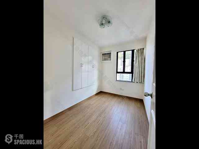 Happy Valley - Holly Court 03