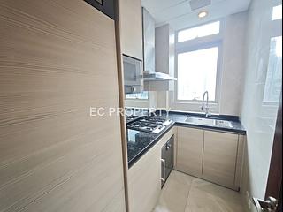 Wan Chai - The Avenue Phase 2 06