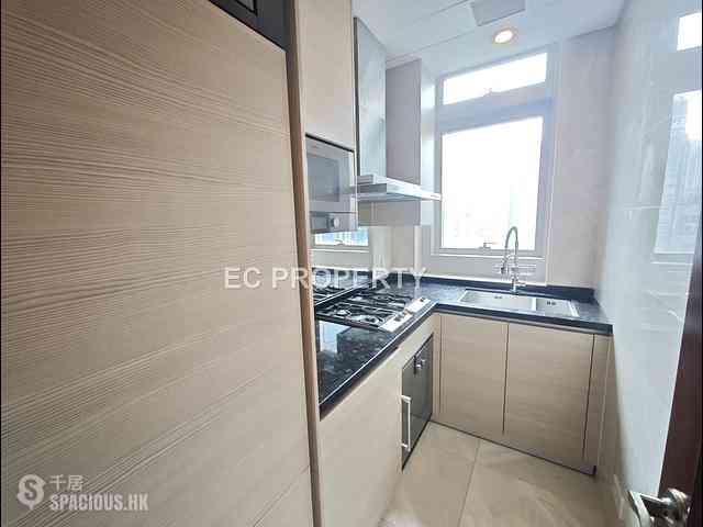 Wan Chai - The Avenue Phase 2 06
