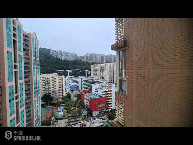 Quarry Bay - La Place De Victoria 08