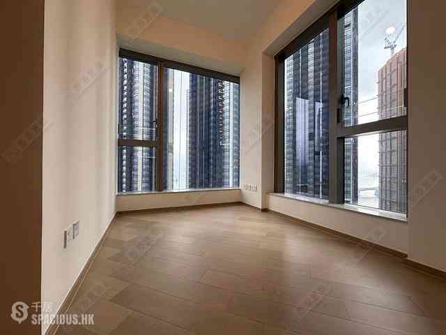 Lohas Park - Lohas Park Phase 11C Villa Garda II Tower 2A 02