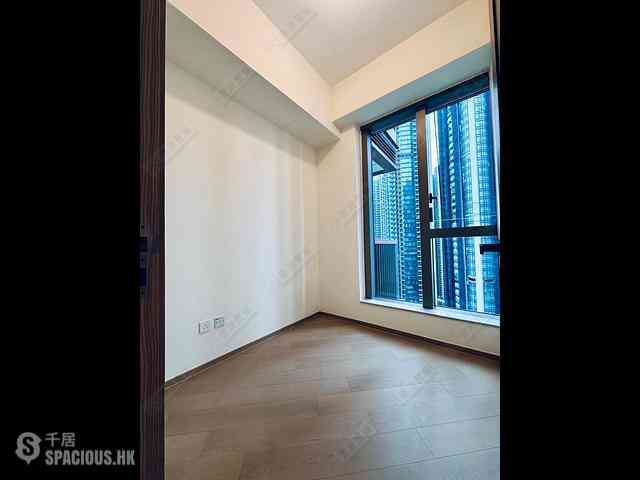 Lohas Park - Lohas Park Phase 11C Villa Garda II Tower 2A 03