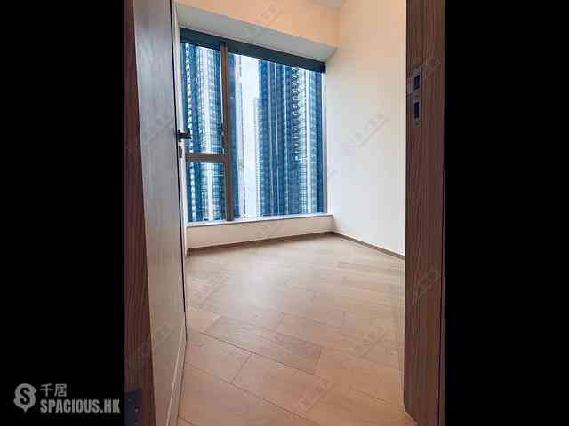 Lohas Park - Lohas Park Phase 11C Villa Garda II Tower 2A 04