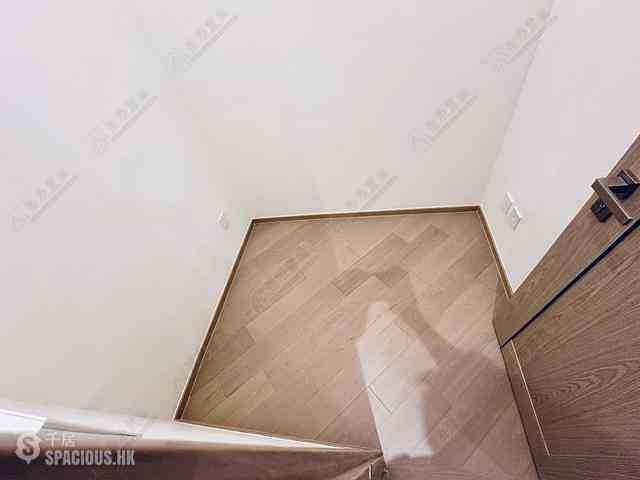 Lohas Park - Lohas Park Phase 11C Villa Garda II Tower 2A 05