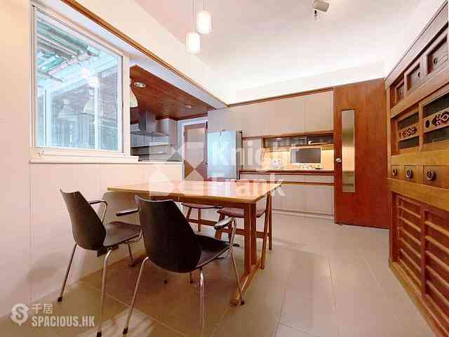 Leighton Hill - Rose Court 07