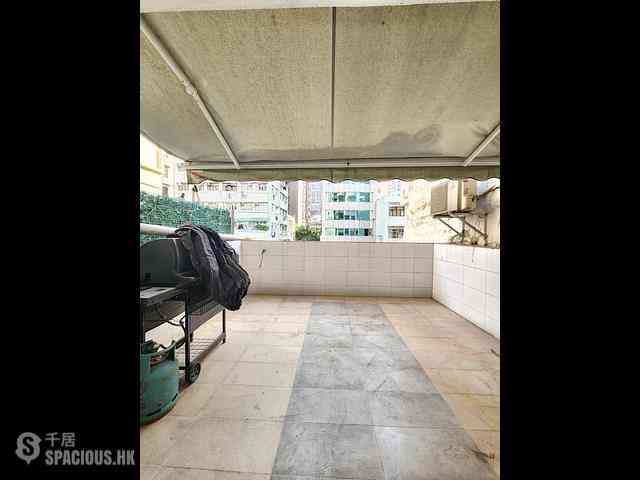 Sai Ying Pun - Koosing Building 02