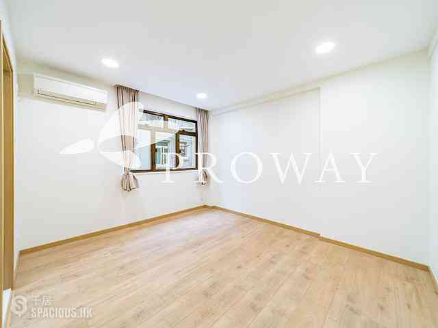 Happy Valley - Antonia House 04