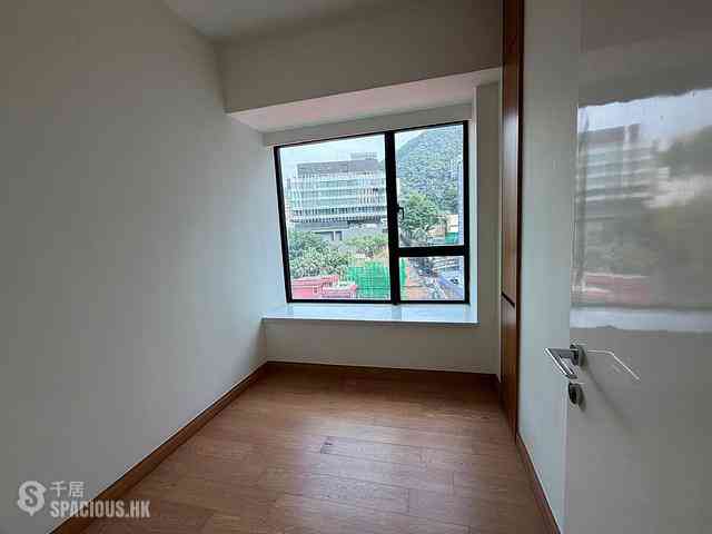 Happy Valley - The Aster (Resiglow) 05
