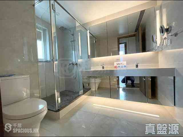 The Peak - Vivian Court 14